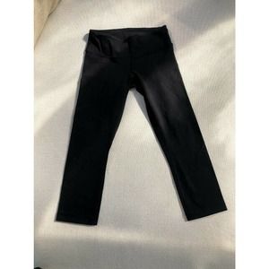 Black Lululemon Cropped Leggings Size 4